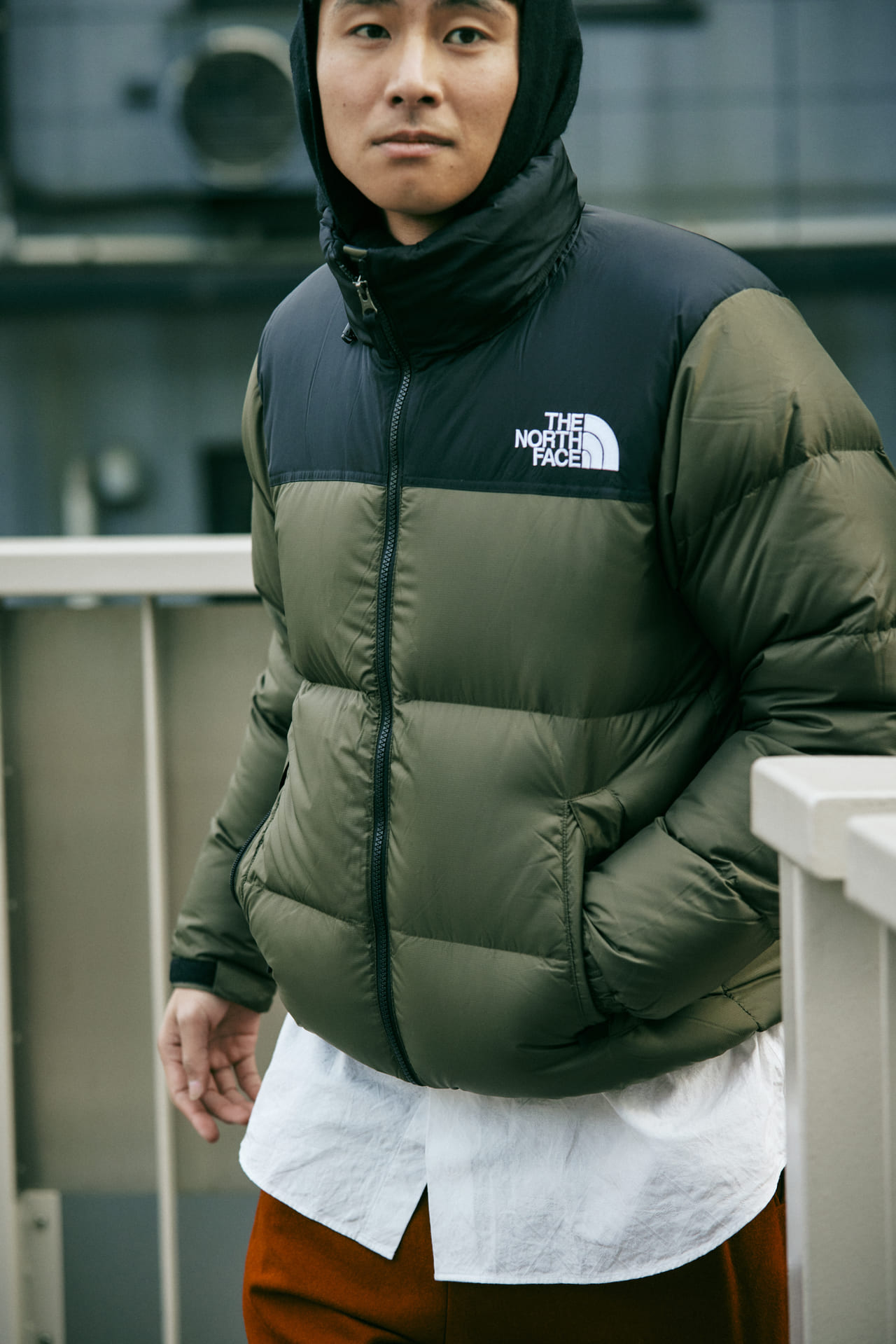 ②〈THE NORTH FACE〉のダウンジャケットのオシャレな着こなし