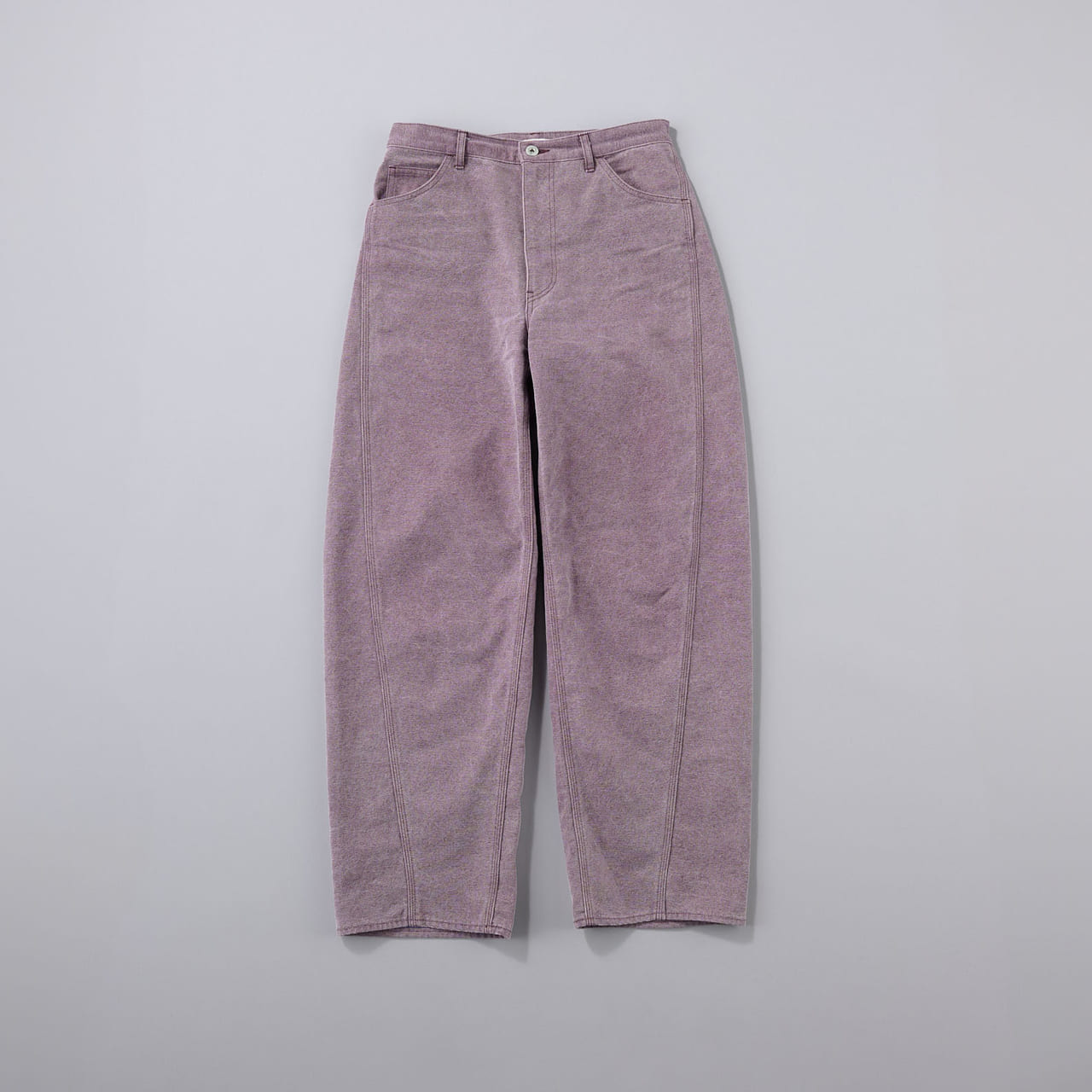 オーラリーのWASHED ORGANIC CANVAS PANTS　auralee パープル　ぶどう色　全体のシルエット