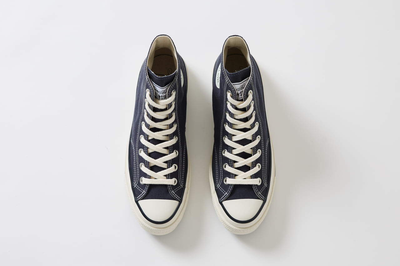 Brooks Brothers  CONVERSE 米国ブランド ユニセックス　限定コラボスニーカー2 型　スニーカー　俯瞰　ブラック