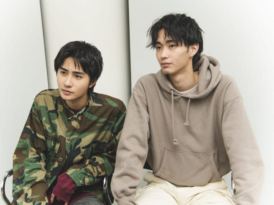 野村康太×髙橋大翔「仕事仲間というより“ガチ仲間”。もっと自分たちのことを知ってもらいたい」／メンズノンノモデル同期が語る“これまでのこと、これからのこと”　対談風景3