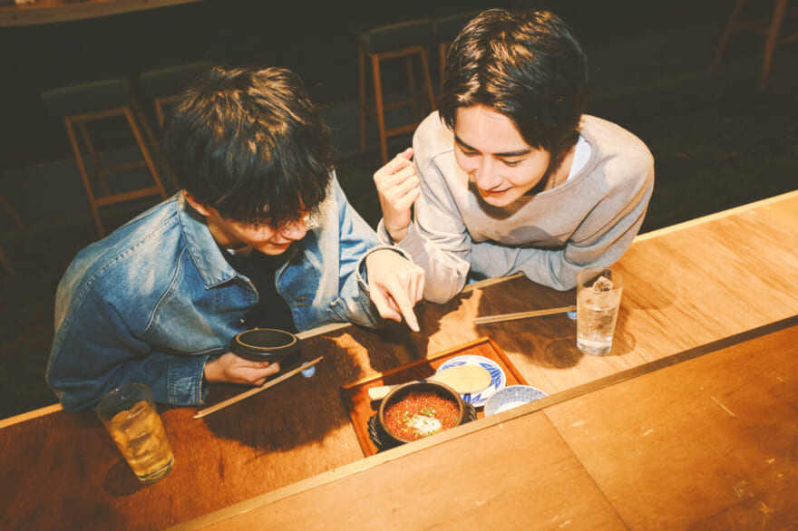 土鍋ご飯を見る野村康太＆髙橋大翔