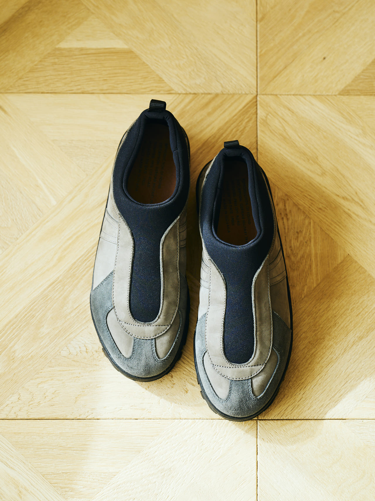 REPRODUCTION OF FOUNDの新作スニーカー「ELASTIC MOCCASINS」