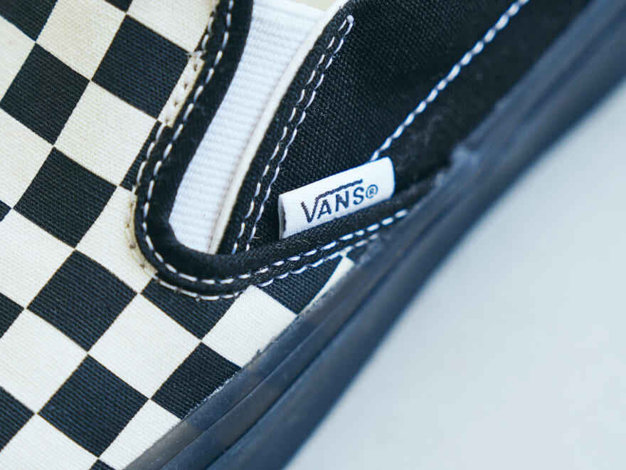 特別なチェッカースリッポンをストリートに春っぽく。服のプロはVANSの新作スニーカー「CLASSIC SLIP-ON」をどう履く？