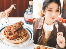 俳優 蒔田彩珠が推す“ひと飯”。渋谷『MOJA in the HOUSE』のワッフルチキンは「チキンは甘さとしょっぱさのバランスがちょうどよくて」。