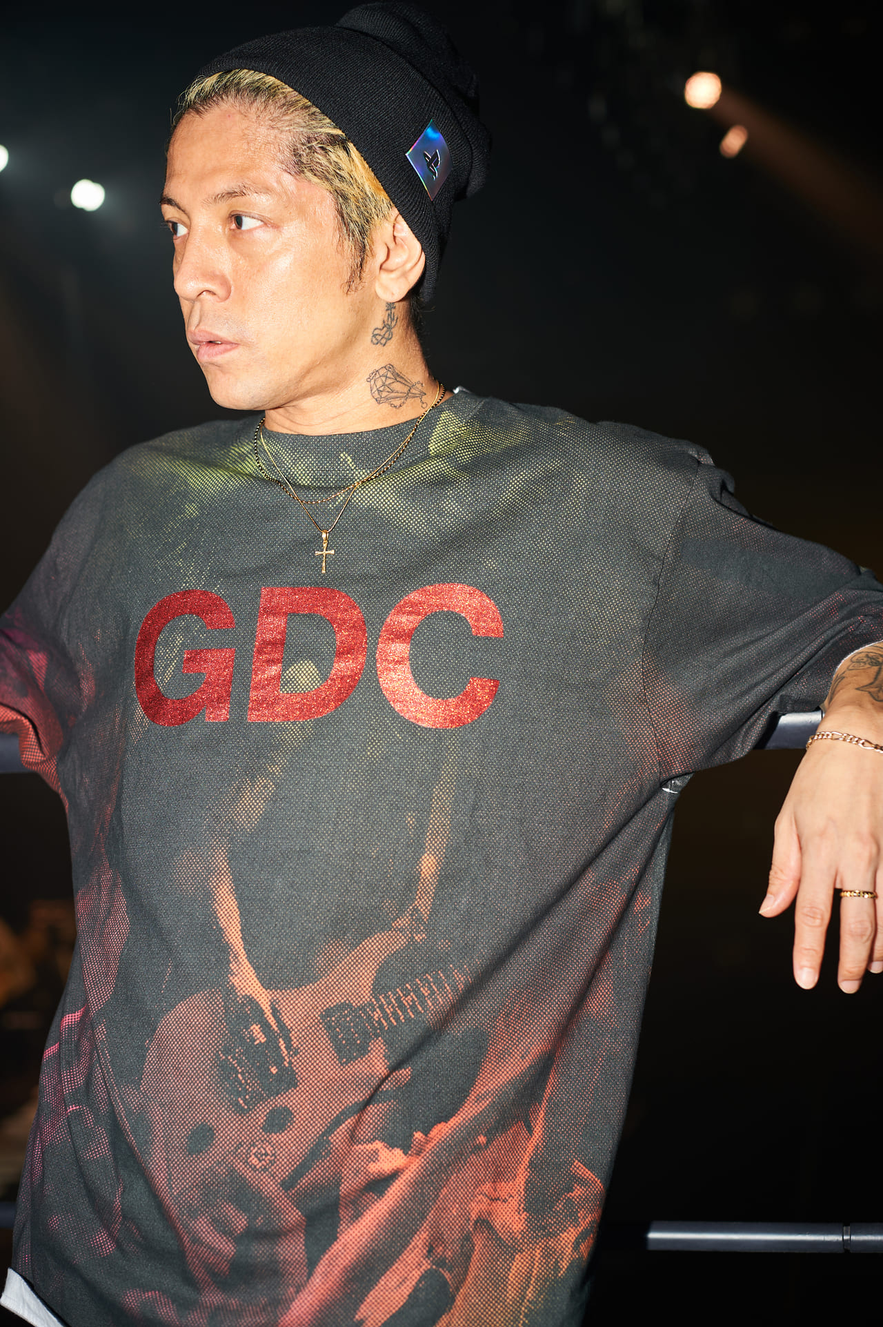 GDCのTシャツを着用するDragon Ashの降谷建志さん２