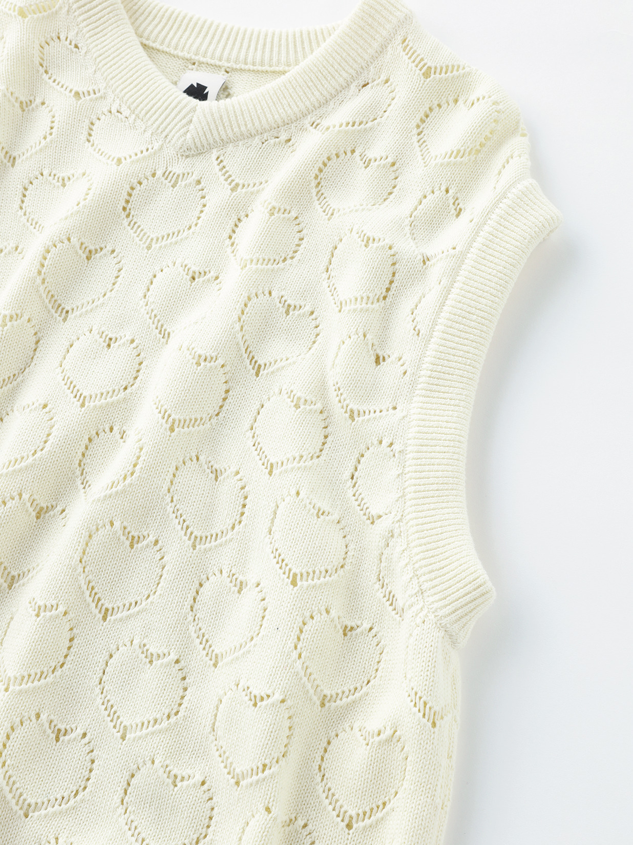 vowels EYELET SWEATER VESTのディテール