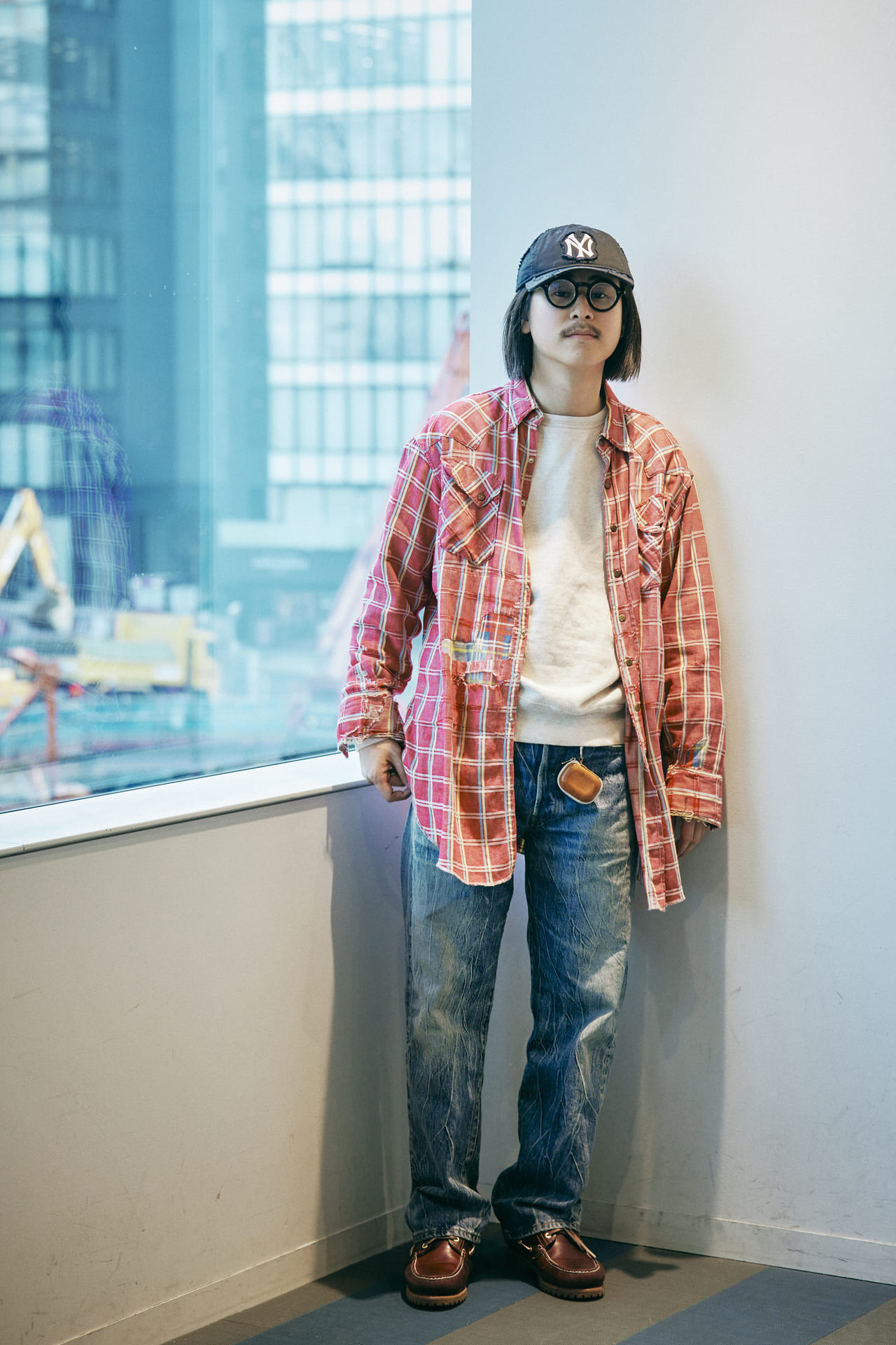 オシャレな人が愛用する〈LEVI'S® VINTAGE CLOTHING〉のデニムパンツの着用